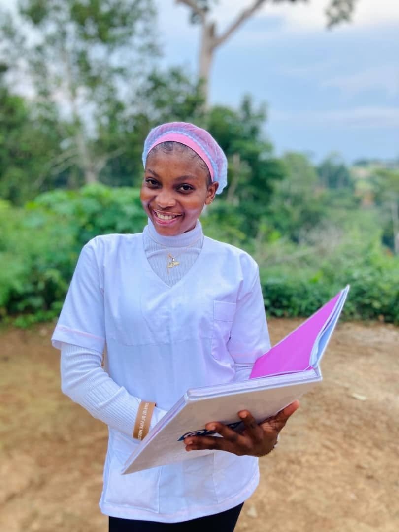 Pharmacy Technology students receiving pharmaceutical laboratory training in a clean modern laboratory.